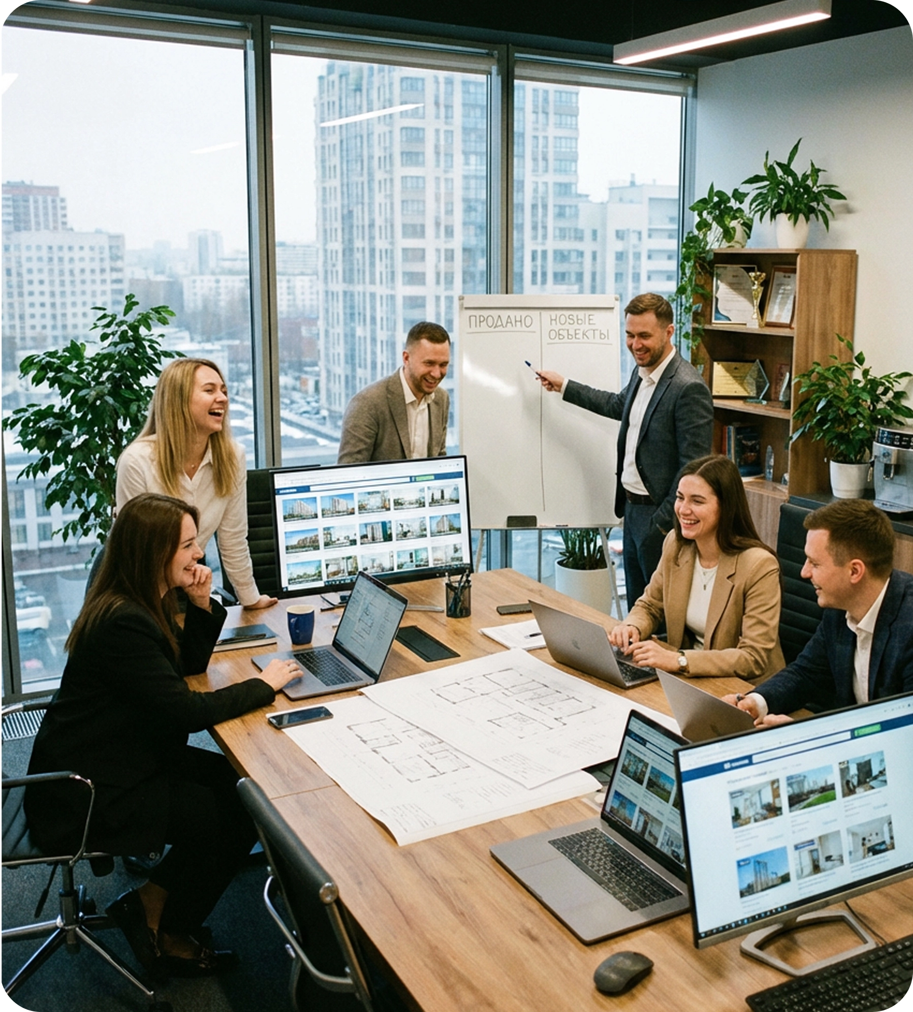 Команда ріелторів у офісі